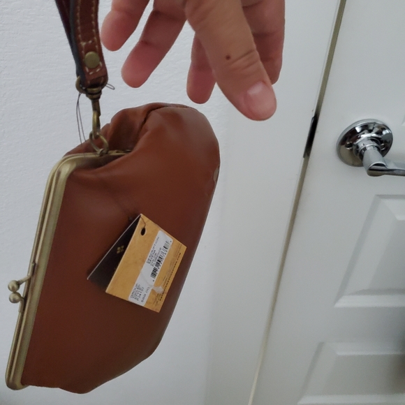 NWT Patricia Nash Leather Wristlet. - Picture 15 of 16